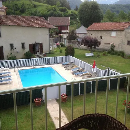 De La Poste 2* Oust