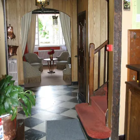 ホテル De La Poste Oust