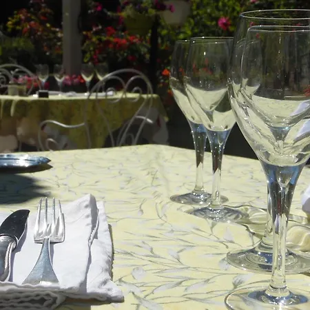 ホテル De La Poste Oust